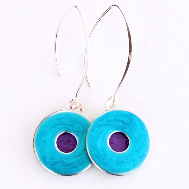 Learn how to make these adorable hardware earrings.