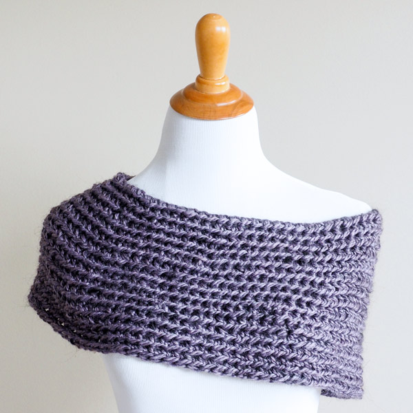 Elegant Capelet Wrap Crochet Free Pattern. Both elegant and minimalist, this crochet wrap pattern is the perfect accessory - quick and easy to make, even for beginners. Click to get this free crochet pattern.