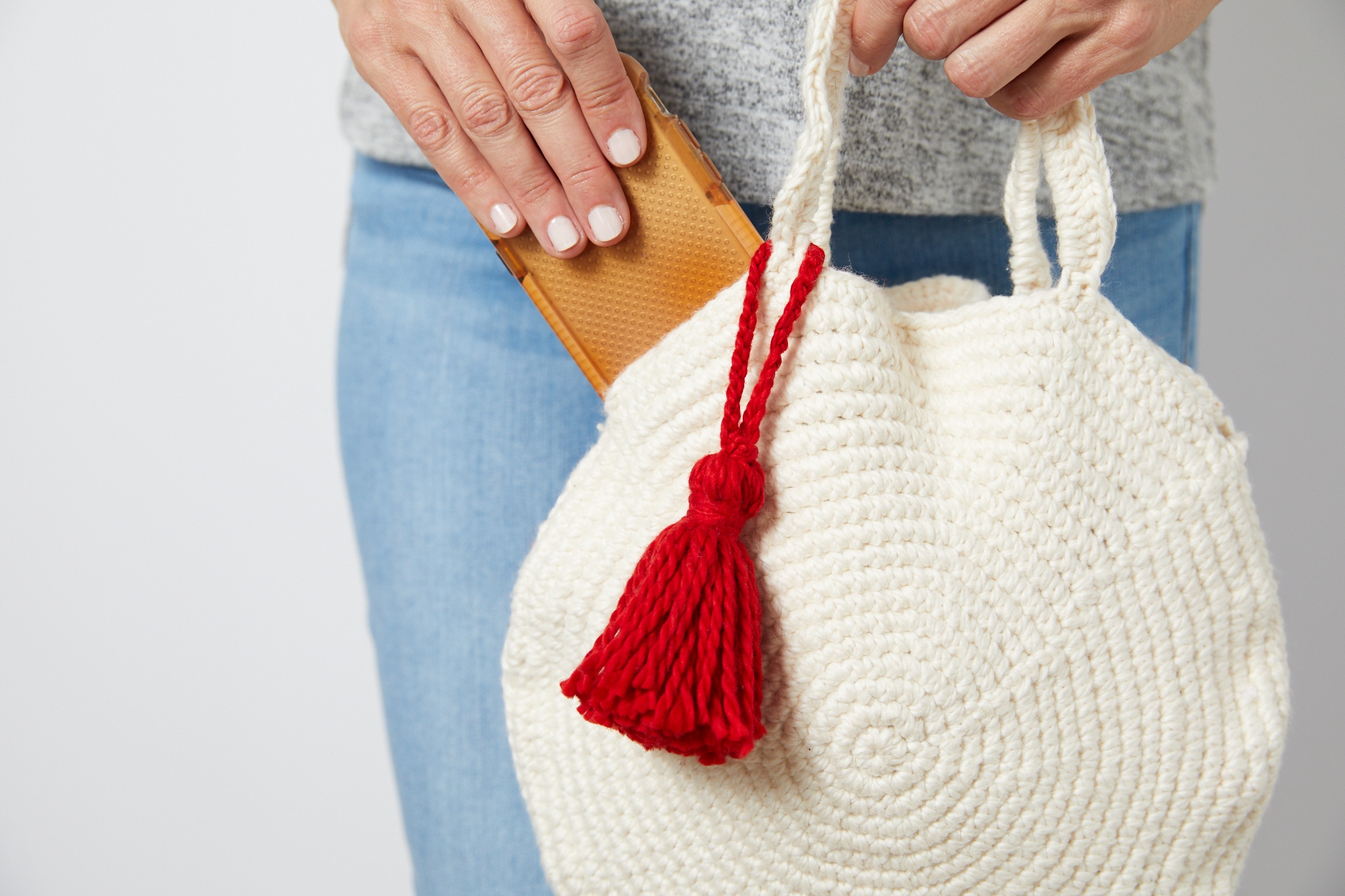 Crochet handbag with tassel