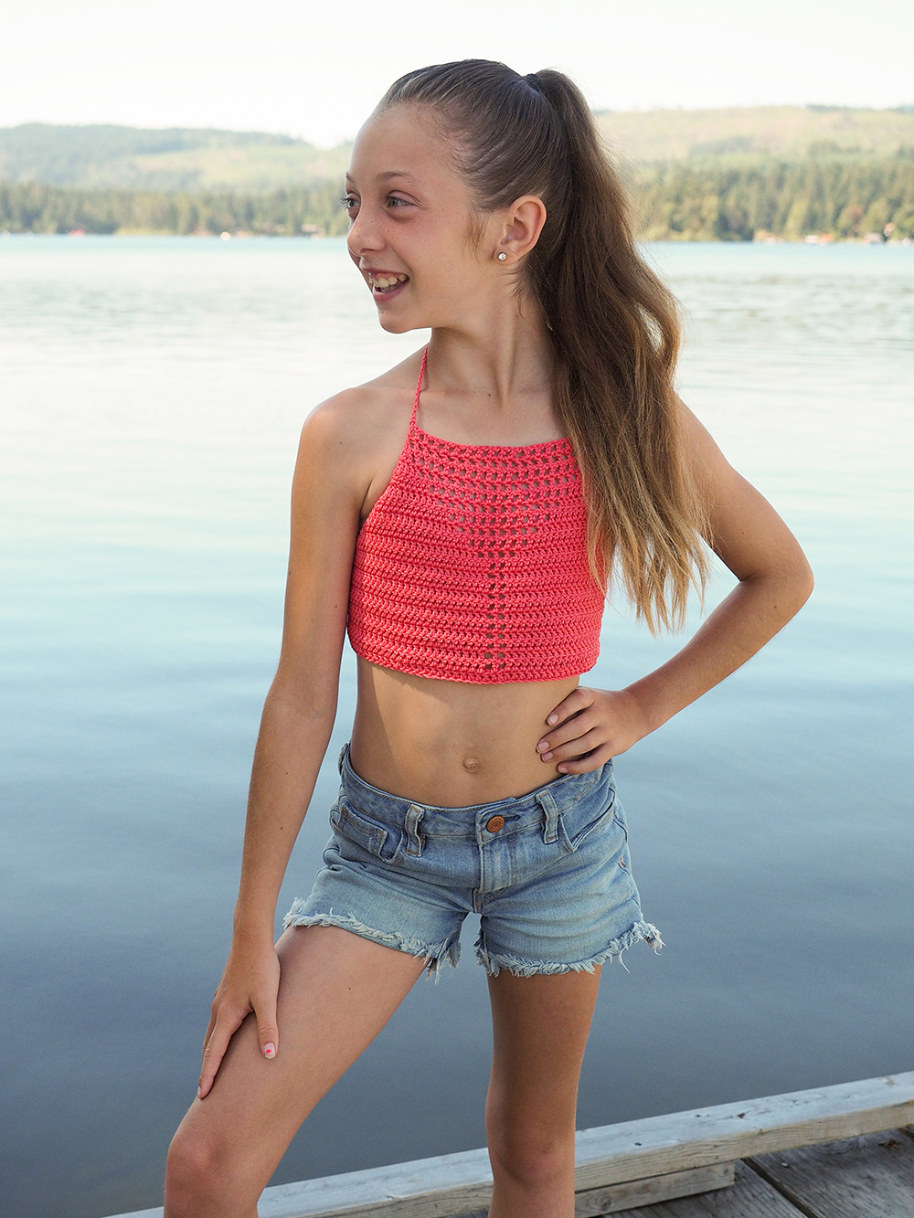 We love this girls' boho halter top crochet pattern. It's fun, easy to make and perfect for hot summer days. #crochetpattern #crochetlove #crochetaddict #crochettop