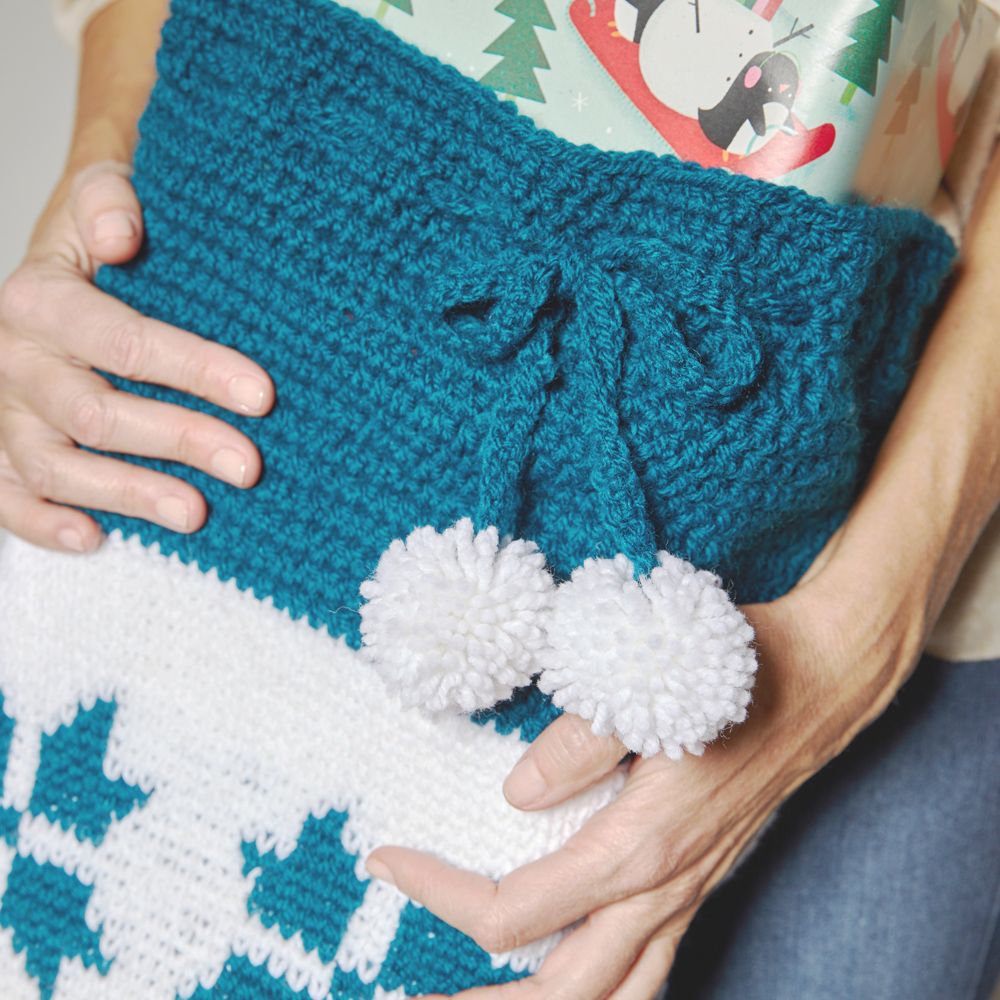 The Snowflake Present Sack is a creative and fun project for the holidays. #crochetbag #crochetpattern #crochetlove #crochetaddict