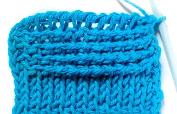 Tunisian Reverse Stitch - Tunisian crochet bridges the gap between crochet and knitting. You should test it out with this list of Tunisian crochet stitches we've put together. #TunisianCrochet #TunisianCrochetStitches #CrochetForBeginners
