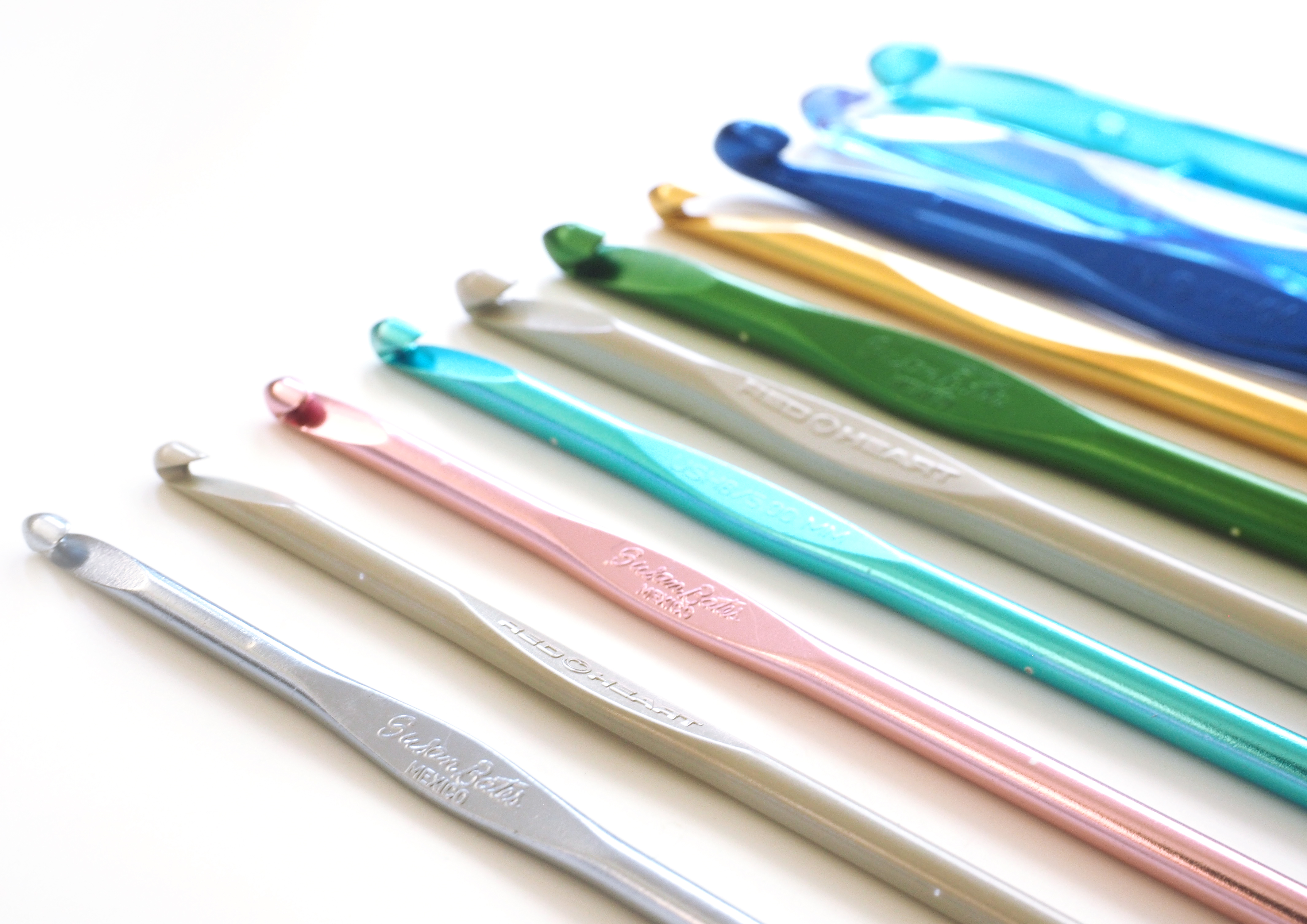 Crochet Hooks - This guide will provide you with tools and offer an extensive knowledge on everything you need to know about the different types of crochet hooks. #CrochetHookSizes #CrochetHook #CrochetNeedles