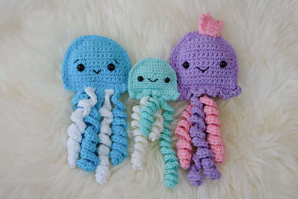 Crochet Ragdoll Jellyfish - These free amigurumi patterns and crochet toys are so fun, it will make you want to be a kid again. These cute patterns are imaginative and sweet. #AmigurumiPatterns #CrochetPatterns #FreeCrochetPatterns