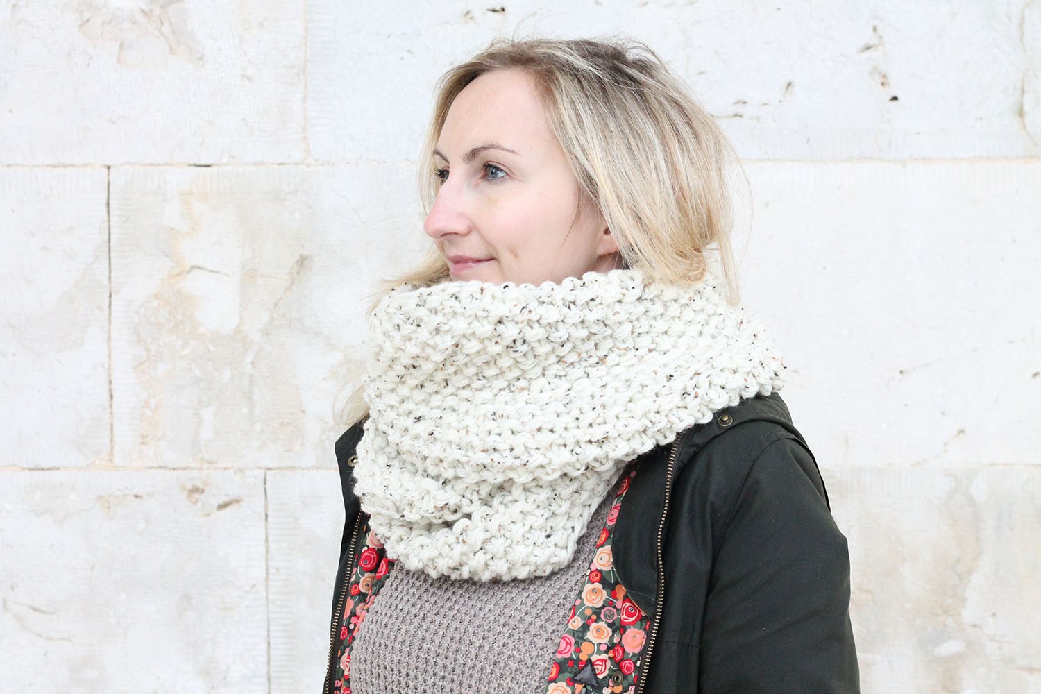 Infinity Scarf - We’ve gathered here 21 cozy scarf knitting patterns that you can knit quickly, just in time for fall and impending winter. #ScarfKnittingPatterns #KnittingPatterns #ScarfPatterns