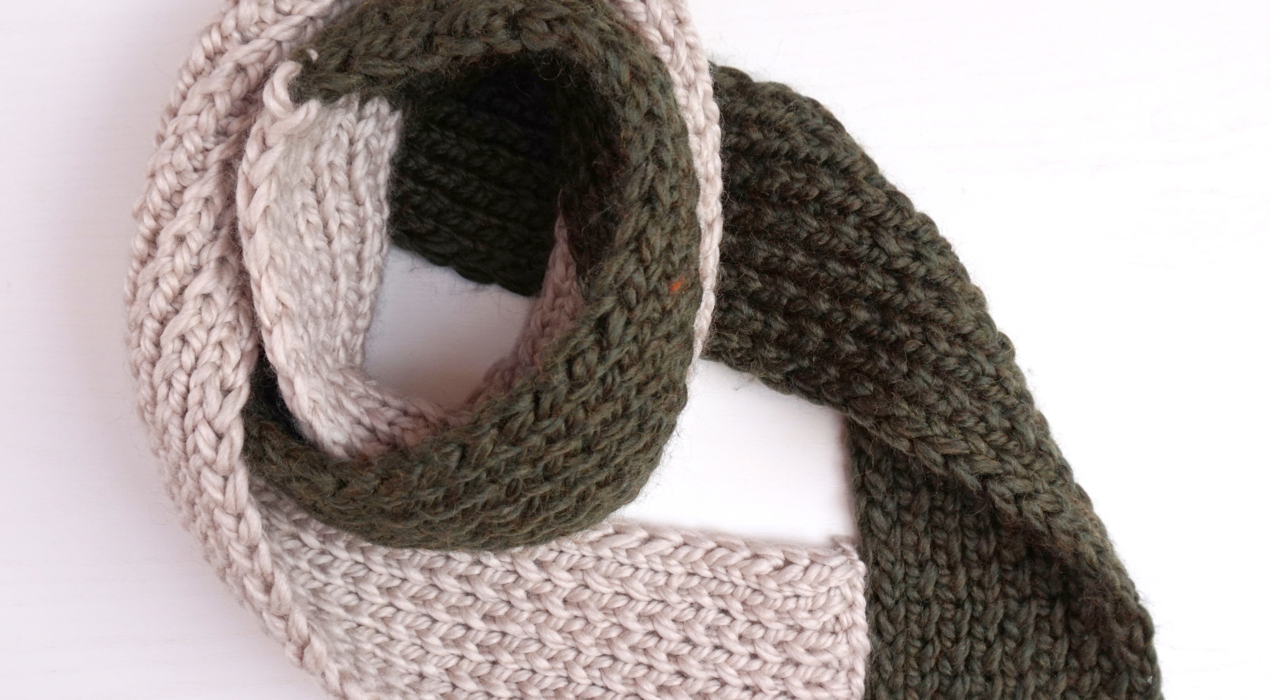 Knitted Scarf - We’ve gathered here 21 cozy scarf knitting patterns that you can knit quickly, just in time for fall and impending winter. #ScarfKnittingPatterns #KnittingPatterns #ScarfPatterns
