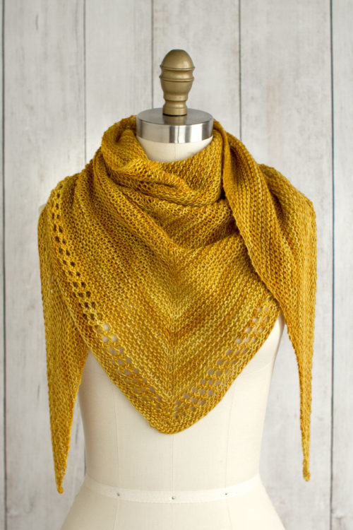Onete Scarf - We’ve gathered here 21 cozy scarf knitting patterns that you can knit quickly, just in time for fall and impending winter. #ScarfKnittingPatterns #KnittingPatterns #ScarfPatterns