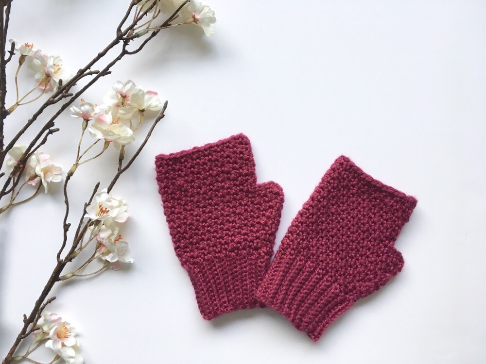 Lily Lemon Peel Mittens - This list of 20 easy fingerless gloves crochet patterns is suitable for everyone, including males, females, adults, and children. #FingerlessGlovesCrochetPatterns #CrochetFingerlessGloves #CrochetPatterns