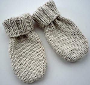 Little Baby Mittens - These 27 knitting patterns for babies range from diaper covers, booties, blankets, to hats and headbands. #knittingpatterns #babyknittingpatterns #adorableknittingpatterns
