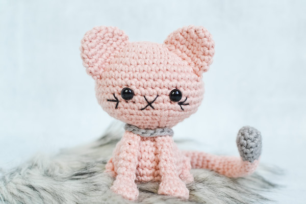 cecil the crochet cat amigurumi 