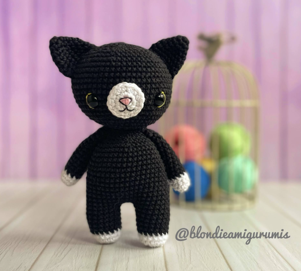 velvet the crochet cat amigurumi